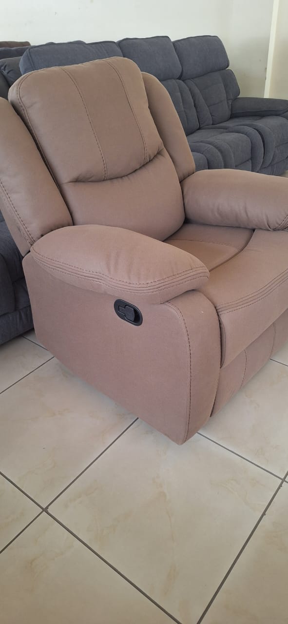 Brown One Seater Recliner Sofa (3) Brown One Seater Recliner Sofa (3)