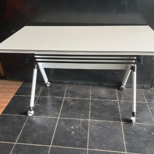 Foldable table