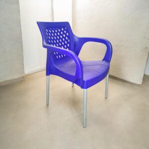 Stackable plastic chair with metal legs